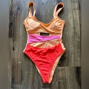 One piece strappy swimming suit